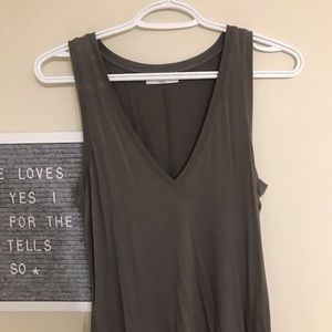 ARITZIA BABATON GREY/GREEN TANK TOP B NECK